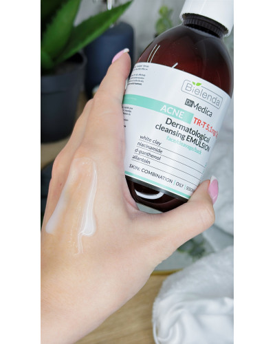 Дерматологічна очищувальна емульсія анти-акне - DR MEDICA ACNE Bielenda
