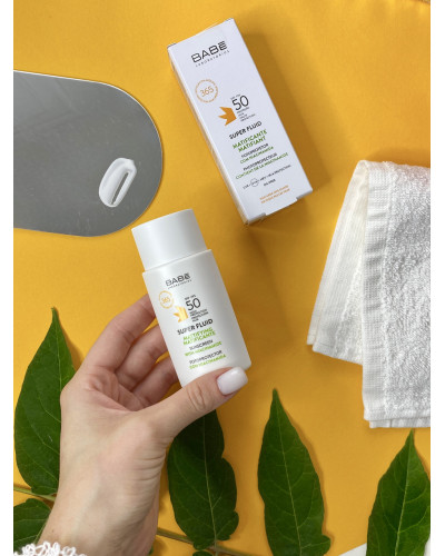 Сонцезахисний флюїд для обличчя з ефектом матування з SPF 50 BABE LABORATORIOS
