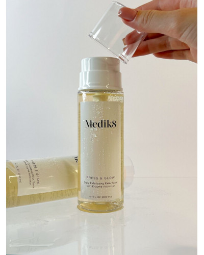 Тонік для обличчя Medik8 Press & Glow Daily Exfoliating PHA Tonic With Enzyme Activator
