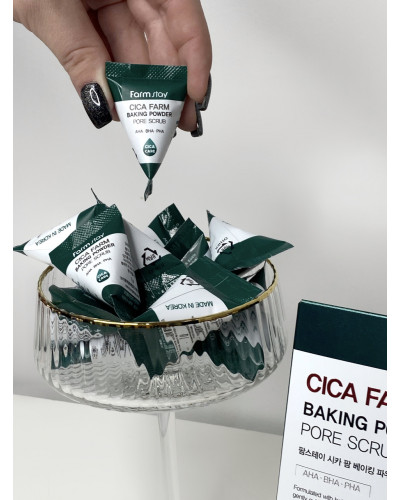 Скраб для обличчя з азіатською центеллою Cica Farm Baking Powder Pore Scrub FarmStay