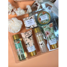 Подарунковий набір Body care collection magnolia fragrance для догляду за тілом з ароматом магнолії