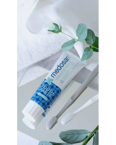 Відбілювальна зубна паста для чутливих зубів Medosan SensiWhite