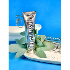 Відбілююча зубна паста Marvis Whitening Mint For Smockers
