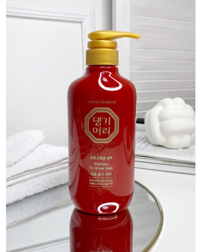 Шампунь для всіх типів волосся Daeng Gi Meo Ri Shampoo 500мл