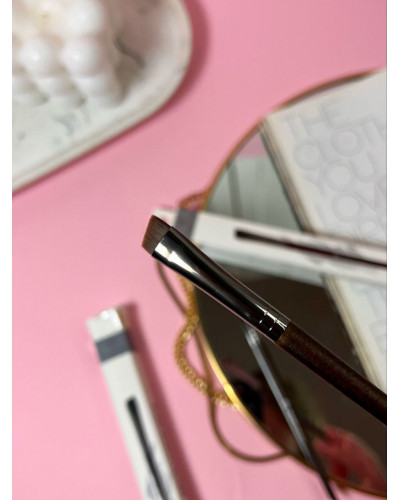 Пензель для макіяжу брів Bogenia Professional Angled Eyebrow Brush 015, синтетичний ворс (BG200)