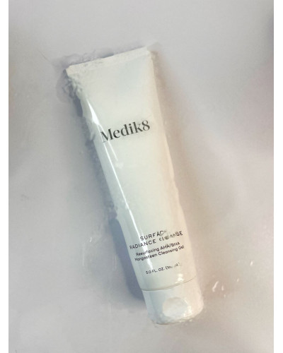 Освітлюючий гель для очищення шкіри обличчя Medik8 Surface Radiance Cleanse