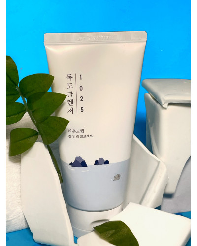 М`яка пінка для очищення шкіри обличчя ROUND LAB 1025 Dokdo Cleanser 150 ml