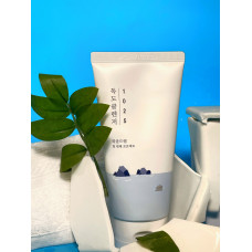 М`яка пінка для очищення шкіри обличчя ROUND LAB 1025 Dokdo Cleanser 150 ml